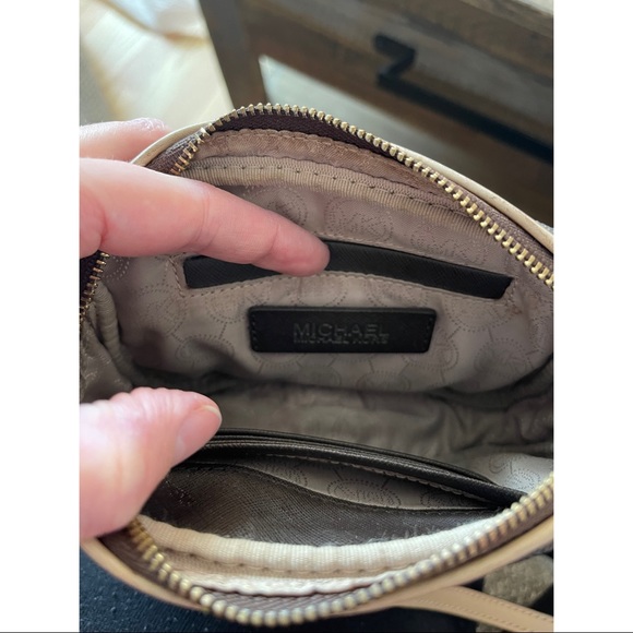 Michael Kors crossbody bag - Picture 6 of 9